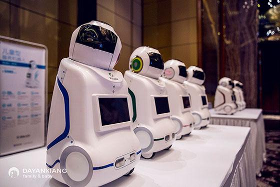 机器人来了 全国首个智能服务机器人长沙发布